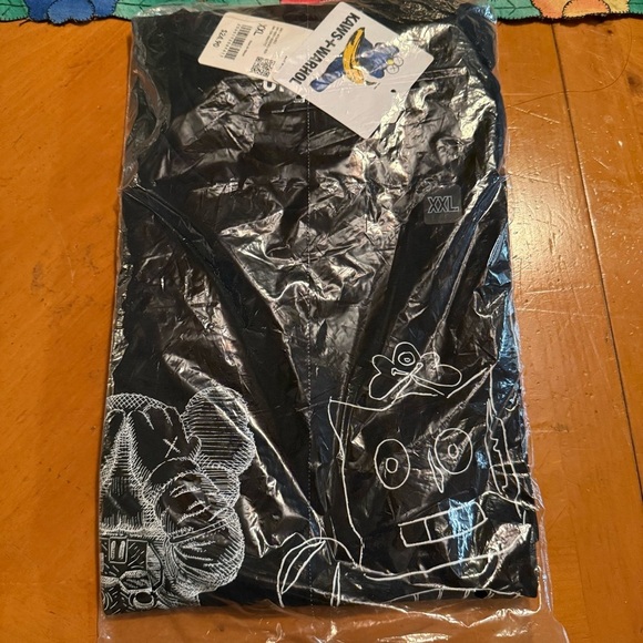 New In Bag Uniqlo Kaws Andy Warhol Graphic Robot Print T-Shirt Black White XXL - Picture 2 of 5